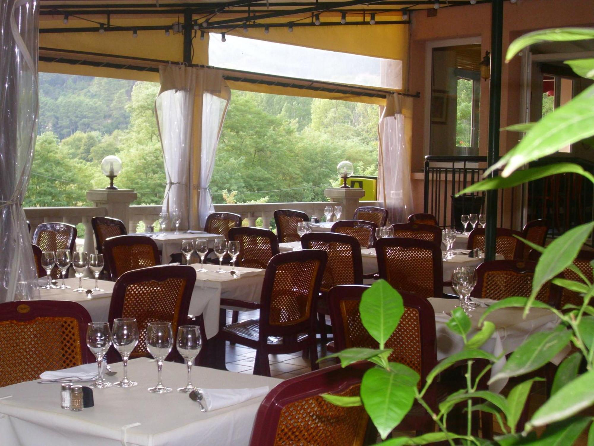 Logis Hotel Restaurant La Corniche Des Cevennes Saint-Jean-du-Gard Exterior photo